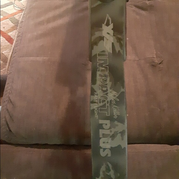 Metal miles teller autographed bow - Picture 3 of 4